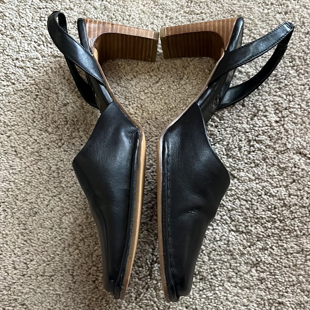 BATA Heels - Picture 2 of 5